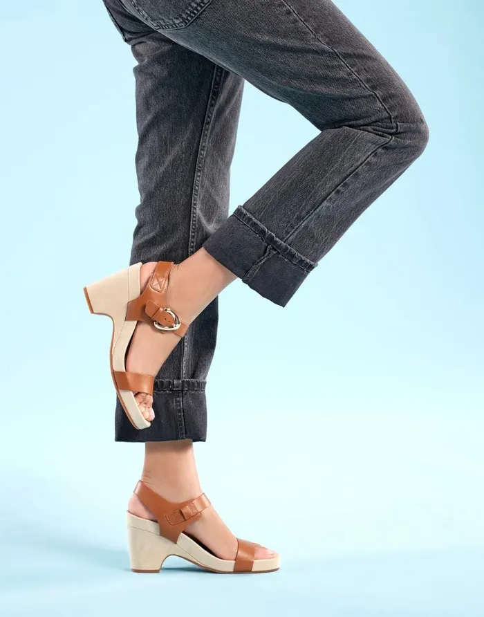 Aerosoles Comfortable Women039s Buckled Footbed Wedge Sandal In Tan Leather Tan Leather Women Wedges