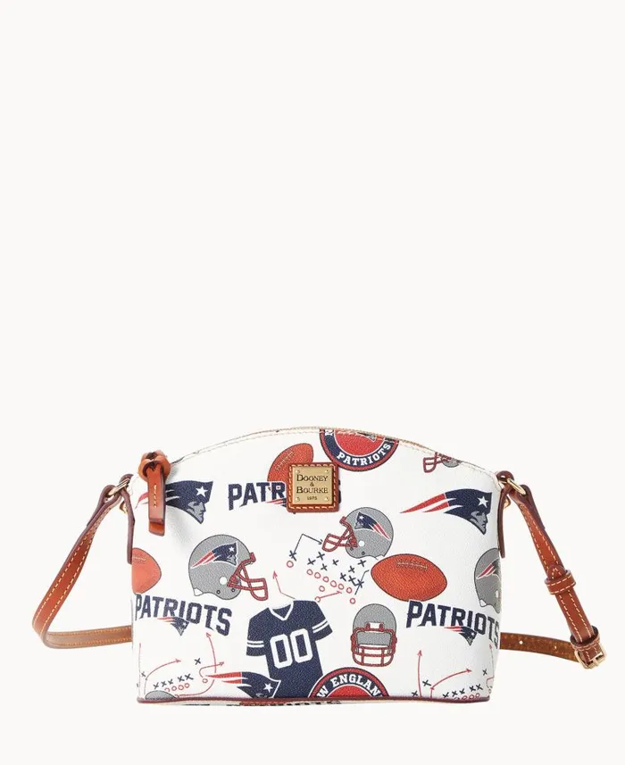 NFL Patriots Suki Crossbody Patriots Woman Dooney and Bourke Crossbodies
