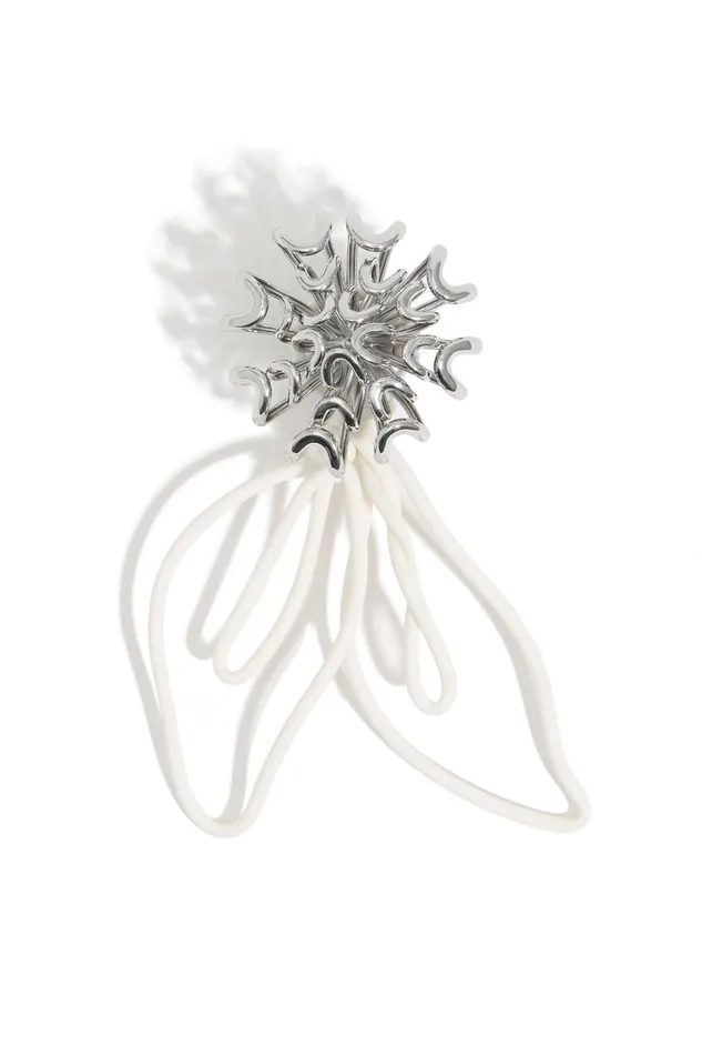 Silver Chrysanthemum Ring With White Leaves Antique Silver Women Bimba Y Lola Bimba Y Palomo