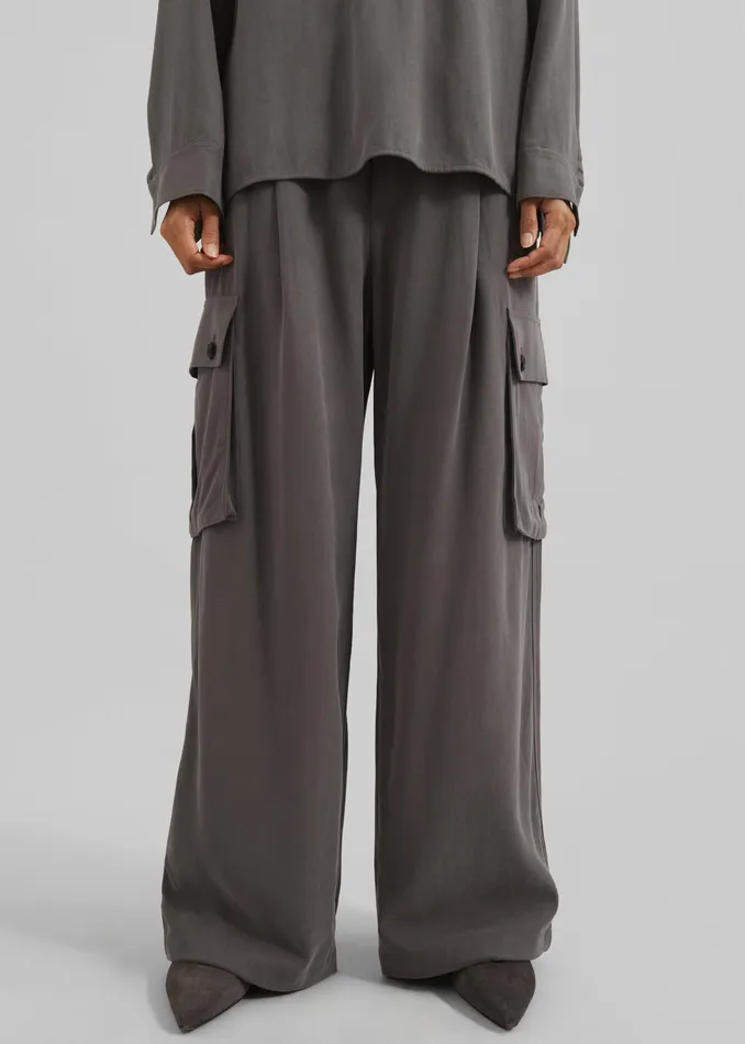 The Frankie Shop Bottoms Nyro Cargo Pants 8211 Charcoal 8211 Women