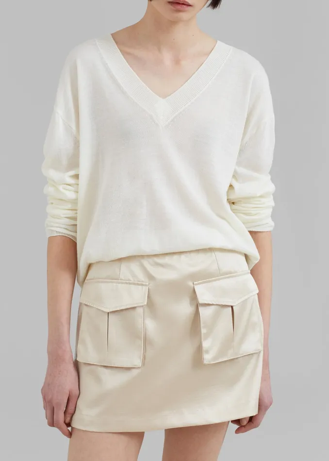 The Frankie Shop Knitwear Juro VNeck Knit 8211 Cream 8211 Women