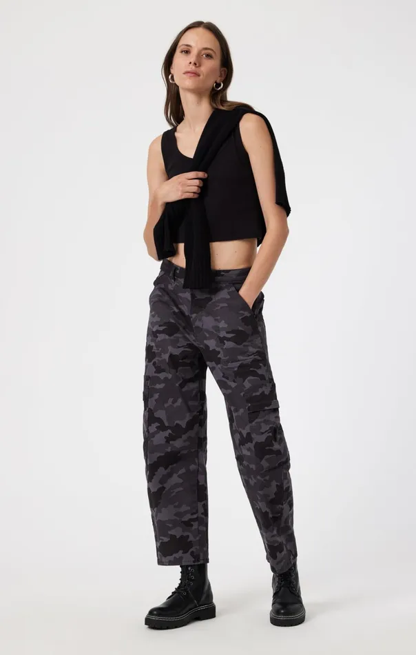 Vinnie Barrel Cargo In Smoke Camo Twill Women Mavi Jeans Pants
