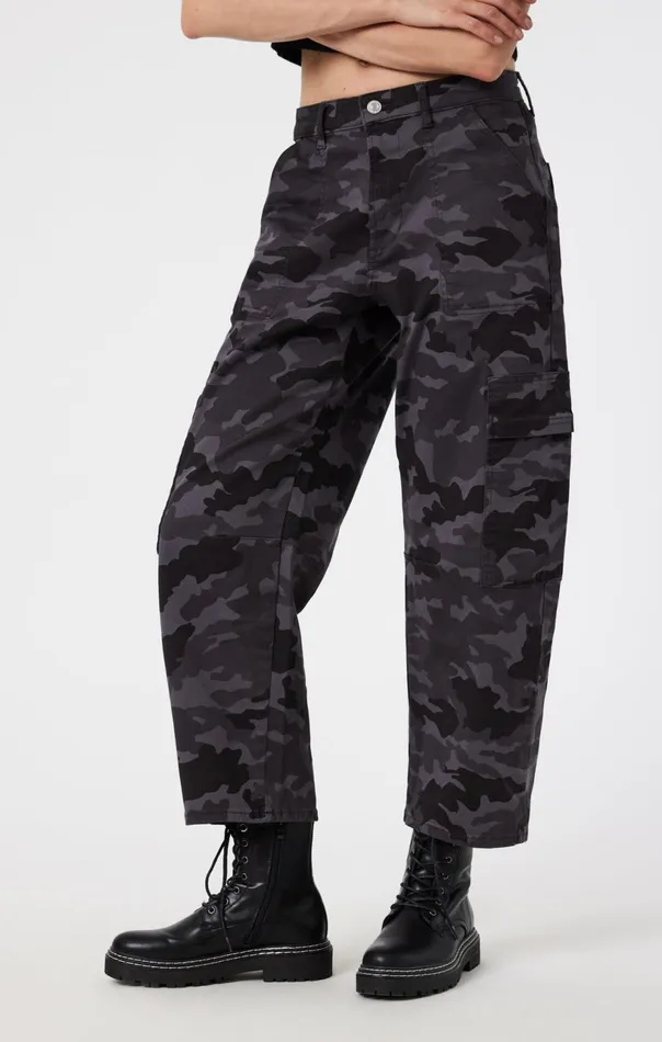 Vinnie Barrel Cargo In Smoke Camo Twill Women Mavi Jeans Pants Vinnie Barrel Cargo In Smoke Camo Twill Women Mavi Jeans Pants