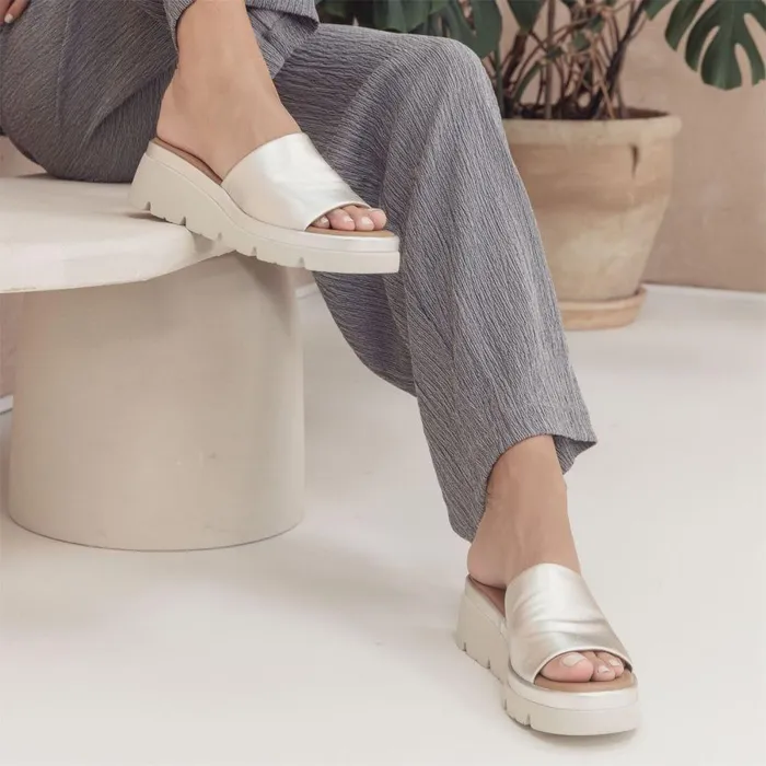 Women Moda In Pelle Slider Sandals Namya Silver Leather