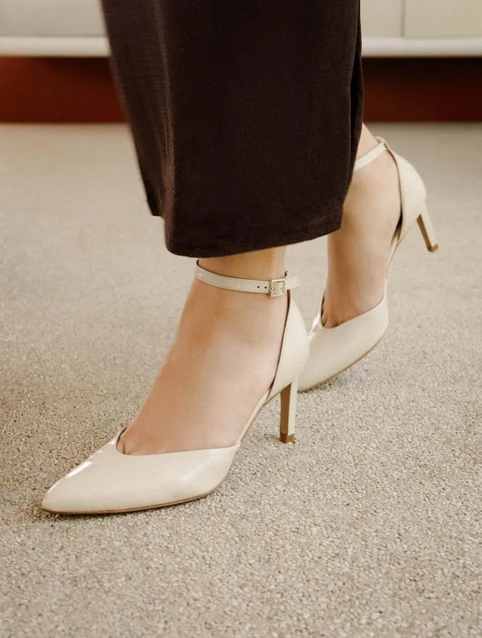 Women Pumps and Mary Janes Bobbies Heather Chantilly Cream